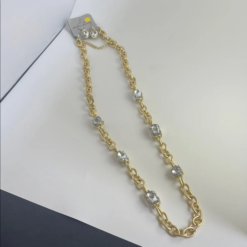 Necklace & Earrings Rhinestones Gold tone 16” NEW